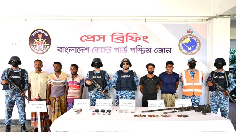 ছোট জাহাঙ্গীর বাহিনীর ২  সক্রিয় সদস্য  আটক সহ  জোনাব বাহিনীর হাতে জিম্মি থাকা ৩ জেলে উদ্ধার