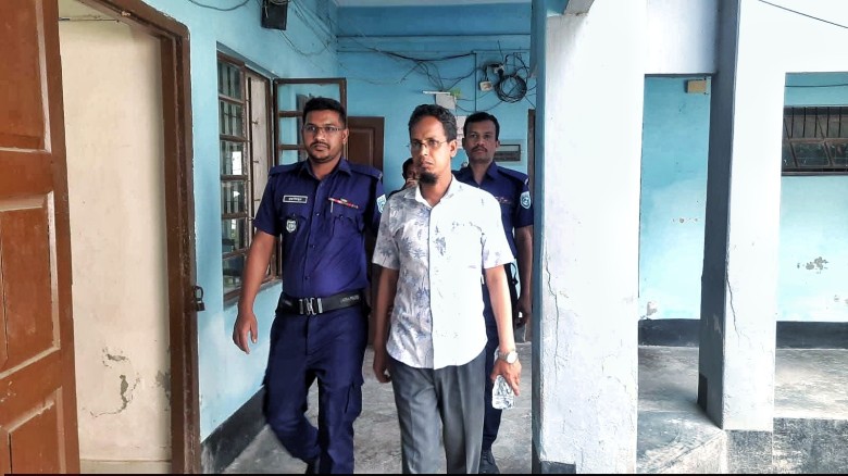 দিনাজপুরে প্রানি সম্পদ কর্মকর্তার বিরুদ্ধে নারীকে ধর্ষণের অভিযোগে গ্রেফতার।