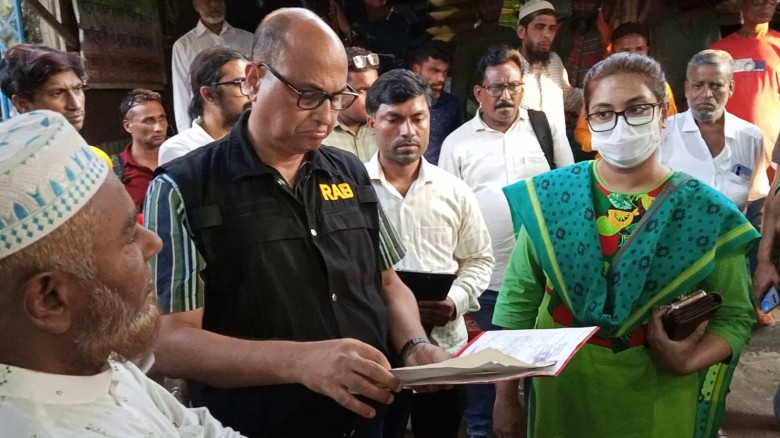 মোংলায় এনএসআই’র গোপন সংবাদে অবৈধ তেলের গোডাউনে র‌্যাবের অভিযানে জরিমানা