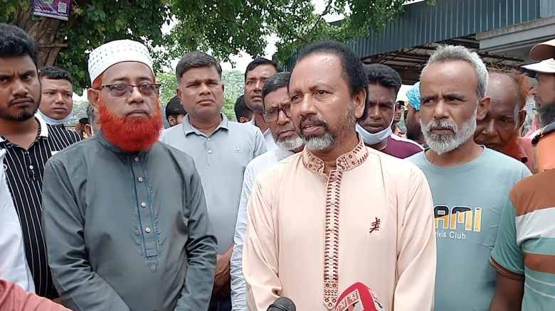 "ডেঙ্গু ও মশাবাহিত রোগ ঠেকাতে সিরাজগঞ্জকে পরিচ্ছন্ন রাখার ডাক জেলা প্রশাসকের"