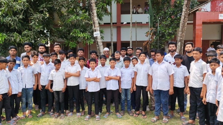 চান্দিনা মাইজখার এ এফ এম  স্কুলে মাদকের বিরুদ্ধে মানববন্ধন