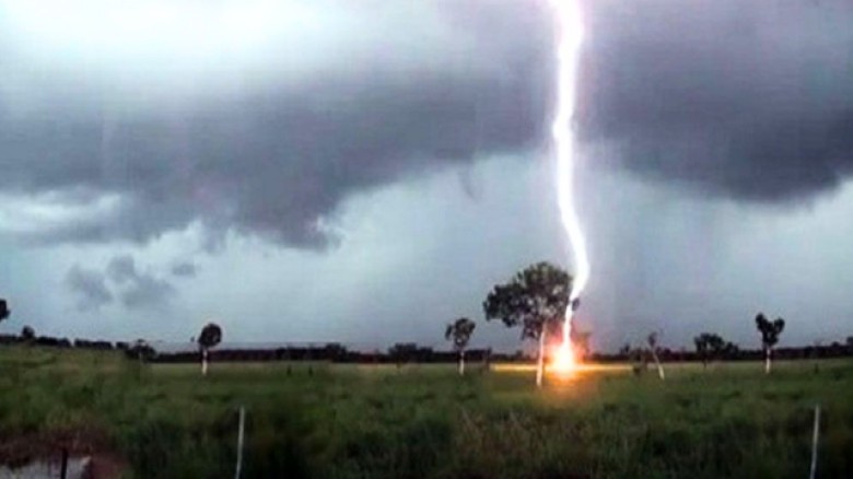 সিরাজগঞ্জের তাড়াশে বজ্রপাতে একজন  কৃষকের মর্মান্তিক মৃত্যু