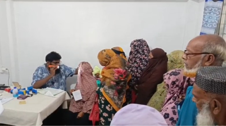 মোংলায় বিনা মূল্যে চক্ষু চিকিৎসা সেবা ও ৩৮ জনকে ছানি অপারেশনের জন্য প্রেরণ
