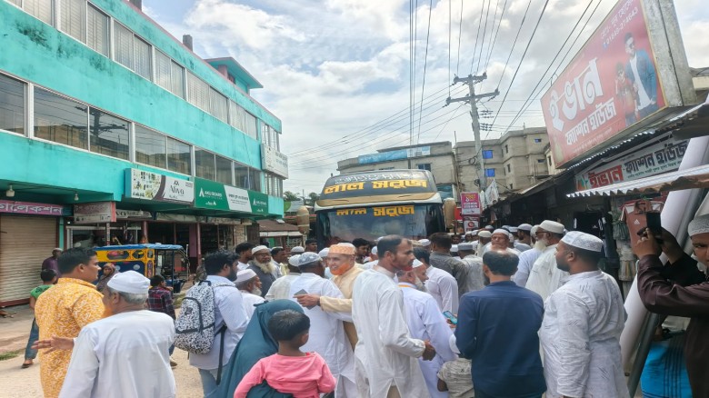 সুবর্ণচরে আল-নাফি ট্রাভেলসের তত্ত্বাবধানে হজ্বযাত্রীদের যাত্রা