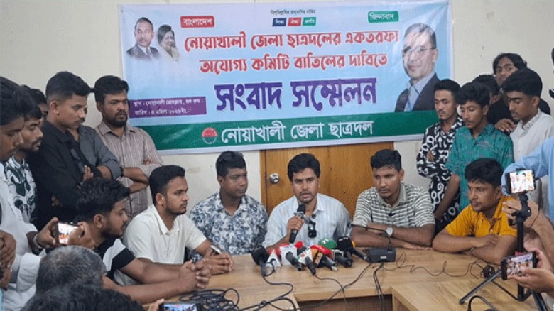 ছাত্রদলের বিক্ষোভ:,সড়কে আগুন, নাছিরকে অবাঞ্ছিত ঘোষণা, ১০ নেতার পদত্যাগ