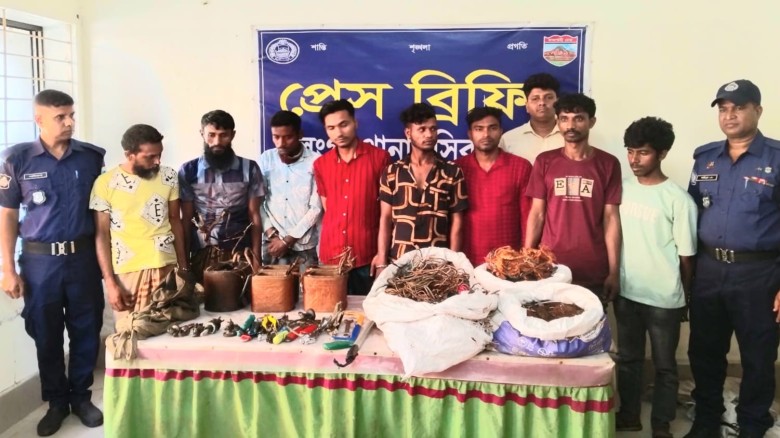 সিরাজগঞ্জের সলঙ্গায় বৈদ্যুতিক সরঞ্জাম ও ট্রান্সফরমার চোর চক্রের ৯ সদস্য গ্রেফতার