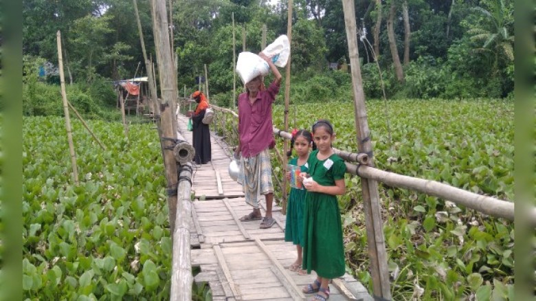 ৩৬ বছরেও হয়নি ভেঙে যাওয়া ব্রিজের উপর নতুন ব্রিজ , ভোগান্তি চড়মে