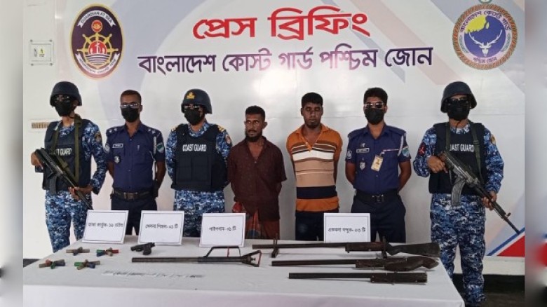সুন্দরবনের নতুন ডাকাত দল গঠনের শুরুতেই  "চাচা-ভাতিজা" বাহিনীর দুই দস্যু আটক, অস্ত্র ও গুলি উদ্ধার