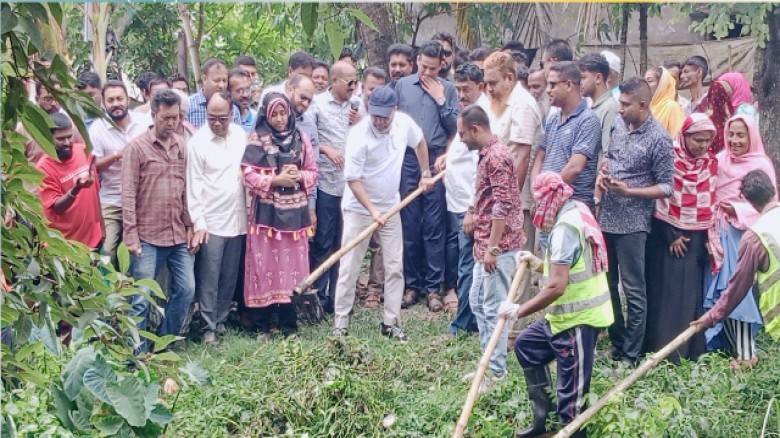 মোংলায় প্রধান ঠাকুরানী খাল পরিচ্ছন্নতা অভিযানে পরিবেশ প্রতিমন্ত্রী