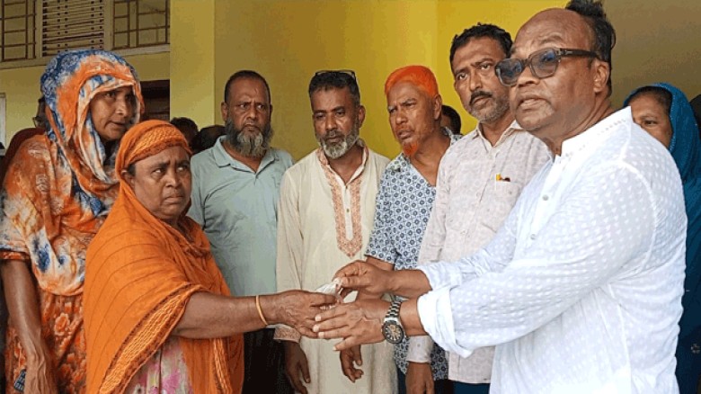 মোংলায় সাবেক প্রধানমন্ত্রী মরহুমা  খালেদা জিয়ার রুহের মাগফিরাত কামনায় ৯টি পশু কুরবানি