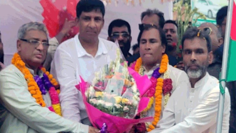 গোয়ালন্দে উপজেলা যুবদলের সাবেক সভাপতি ফরিদ দেওয়ান এক যুগ পর ফিরলেন জন্মভূমিতে। জমকালো সংবর্ধনা