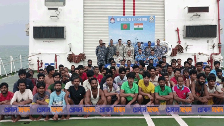 ৫ মাস পর ভারত থেকে ফিরলেন ৯১ বাংলাদেশি জেলে, পরিবারের কাছে হস্তান্তর মোংলা কোস্টগার্ড পশ্চিম জোন