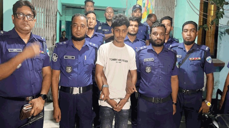 নোয়াখালীর বেগমগঞ্জে তিনটি বিদেশী পিস্তল-গুলিসহ কিশোর আটক