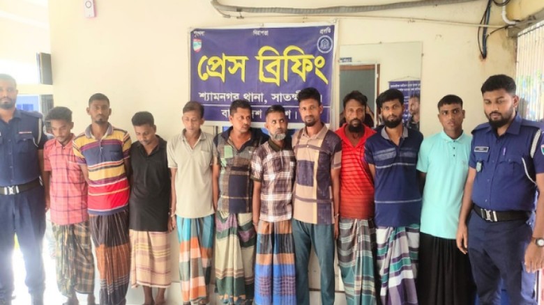 সাতক্ষীরার শ্যামনগরে পুলিশের বিশেষ অভিযানে ১০ জুয়াড়ি গ্রেফতার  