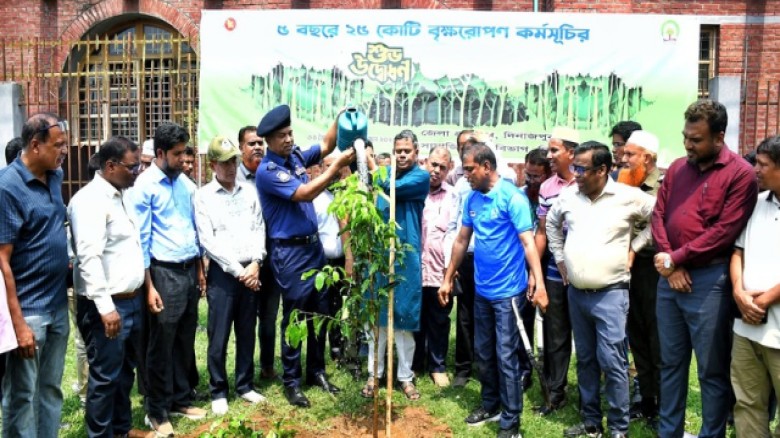 সারাদেশের ন্যায় দিনাজপুরে বৃক্ষরোপণ কর্মসূচির উদ্বোধন।