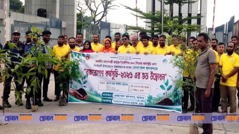 বন্দর পরিচালকের হাত ধরে বেনাপোলে বৃক্ষরোপণ শুরু