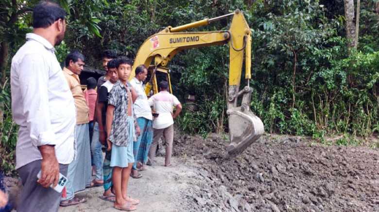 সুবর্ণচরে যুবদল আহ্বায়ক বেলাল হোসেন সুমনের অর্থায়নে নতুন রাস্তা নির্মাণ