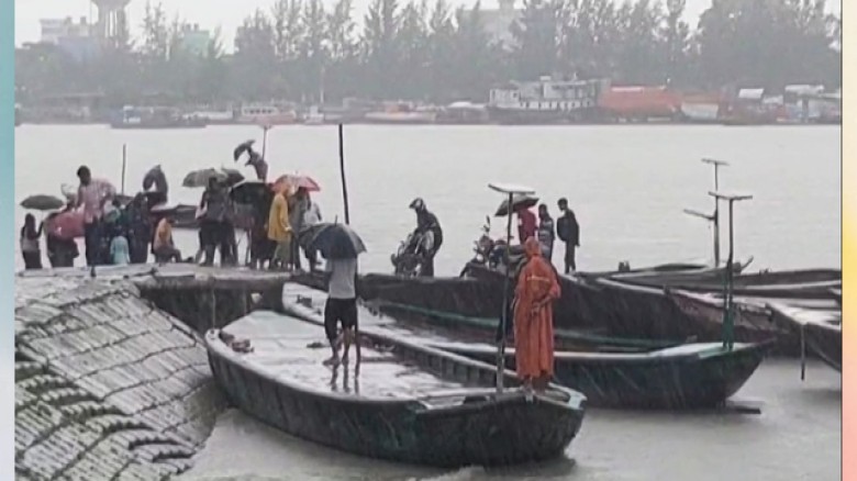 মোংলা বন্দরে ৩ নম্বর সতর্ক সংকেত উপকূলজুড়ে দুর্যোগপূর্ণ আবহাওয়া