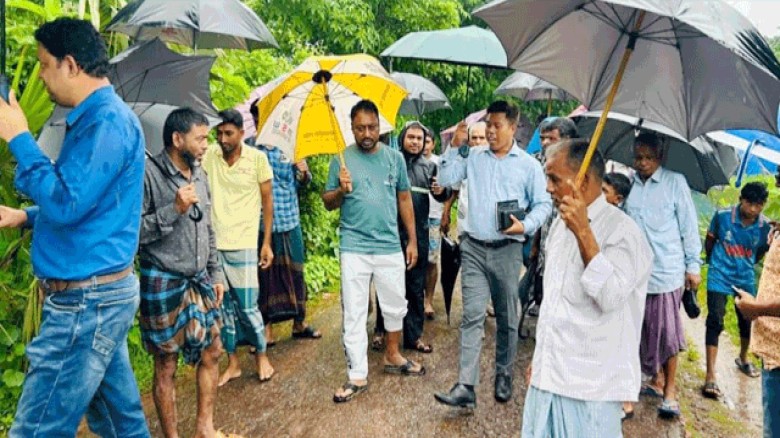 কৃষকের স্বার্থে খাল পরিদর্শন, এলাকাবাসীর সঙ্গে আলোচনা শেষে দ্রুত সমাধানের সিদ্ধান্ত