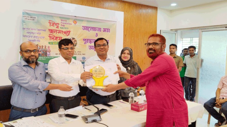 বিশ্ব জনসংখ্যা দিবসে বগুড়ার শেরপুরে আলোচনা সভা ও পুরস্কার বিতরণী অনুষ্ঠিত