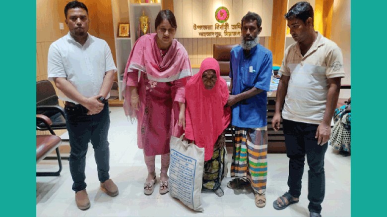 যমুনার ভাঙনে নিঃস্ব শতবর্ষী রহিতন নেছার পাশে শাহজাদপুরের ইউএনও সাবরিনা শারমিন