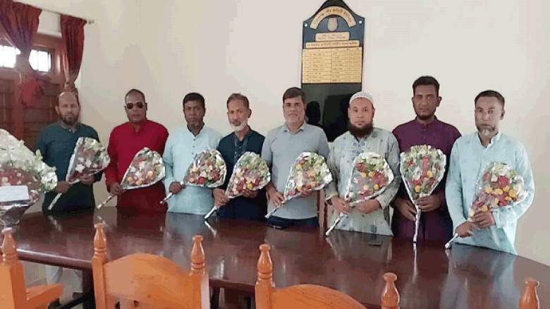 সিরাজগঞ্জ পৌর কর্মচারী ইউনিয়ন নব-নির্বাচিতদের  শপথ গ্রহণ অনুষ্ঠিত