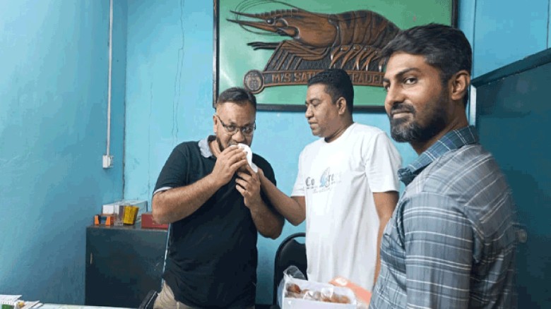 নয়া দিল্লির বাংলাদেশ মিশনে সাইদুর রহমানের নিয়োগ: সাতক্ষীরায় ছাত্রদলের মিষ্টি বিতরণ