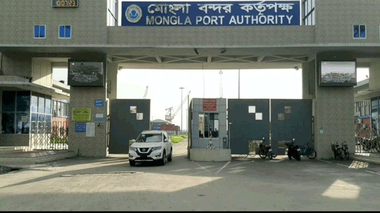 চ্যানেলের নাব্যতা সংকট আর কাস্টমস জটিলতায় কাঙ্ক্ষিত লক্ষে পৌছাতে পারছে না মোংলা বন্দর