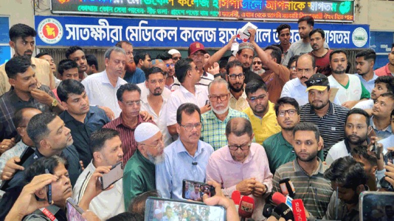 হঠাৎ সাতক্ষীরা মেডিকেলে স্বাস্থ্যমন্ত্রী  দুই চিকিৎসকসহ বরখাস্ত ৩