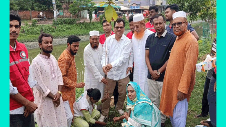 সাতক্ষীরা রেড ক্রিসেন্ট সোসাইটির বৃক্ষরোপণ কর্মসূচির উদ্বোধন করলেন জেলা পরিষদ প্রশাসক হাবিব