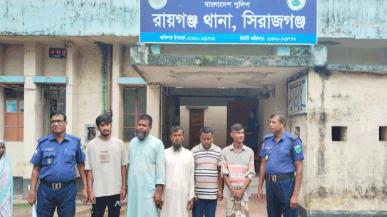 রায়গঞ্জে পুলিশের অভিযানে ওয়ারেন্টভুক্ত ৫ আসামি গ্রেফতার