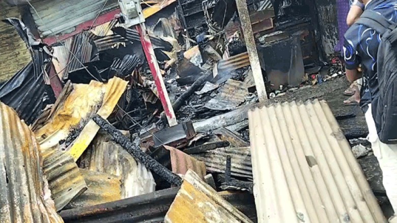 আলেকজান্ডার বাজারে মধ্যরাতে ভয়াবহ অগ্নিকাণ্ড: ভস্মীভূত একাধিক দোকান