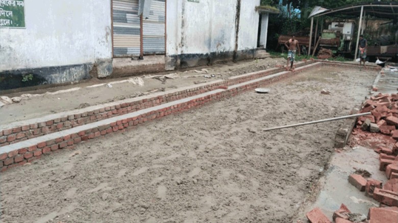 ৪৮ লাখ টাকা ব্যয়ে পাংশা বীজ উৎপাদন খামারে সানিং ফ্লোর নির্মাণ প্রকল্পের কাজ এগিয়ে চলছে