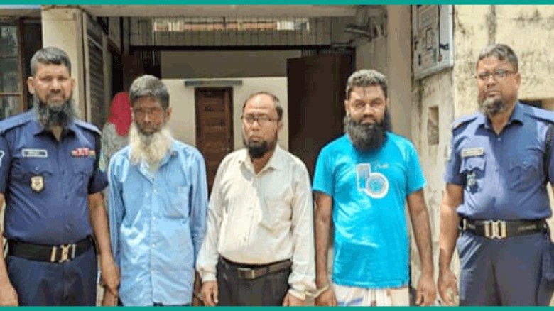 রায়গঞ্জে পৃথক মামলায় সাজাপ্রাপ্তসহ ৩ ওয়ারেন্টভুক্ত আসামি গ্রেফতার।