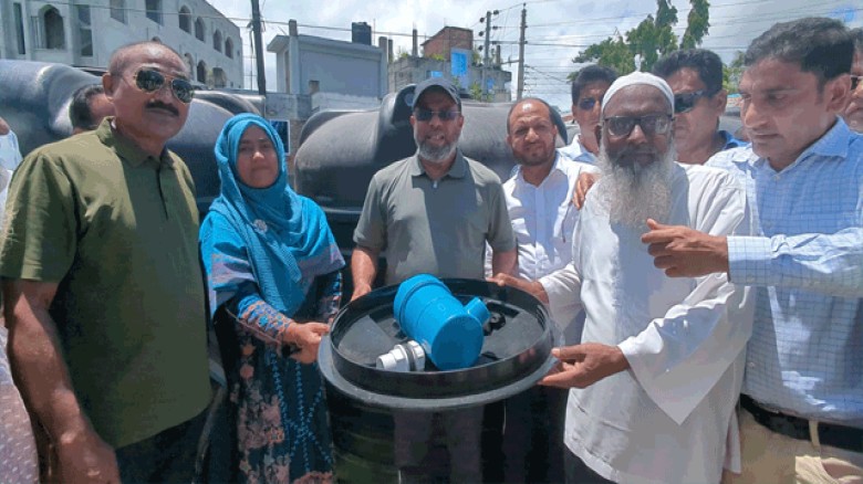 সুপেয় পানির কষ্ট লাঘবে উপকূলের প্রত্যেকটি ঘরে পানির ট্যাংক পৌঁছে দেয়া হবে...পরিবেশ প্রতিমন্ত্রী