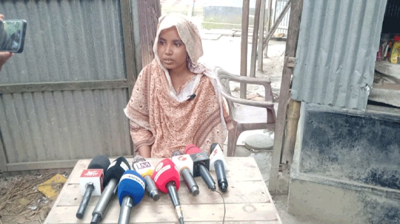 সিরাজগঞ্জে যৌতুকের দাবিতে গৃহবধূকে শারীরিক নির্যাতন, অবশেষে তালাক।