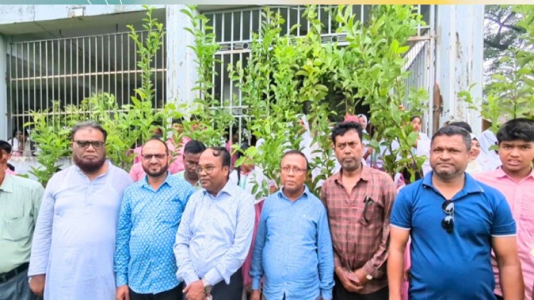 বিএনপির প্রতিষ্ঠাবার্ষিকীতে মোংলায় ৫ হাজার গাছের চারা বিতরণ