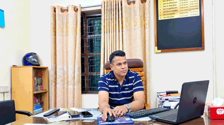 সততা ও পেশাদারিত্বে আস্থার প্রতীক, রায়গঞ্জ থানার ওসি-- মোঃ আহসানুজ্জামান
