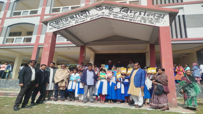 হাতিয়ায় ক্লাসে জ্ঞান হারাল ২১ শিক্ষার্থী: রহস্যজনক অসুস্থতায় থমথমে বিদ্যালয়, সংকটজনক ১