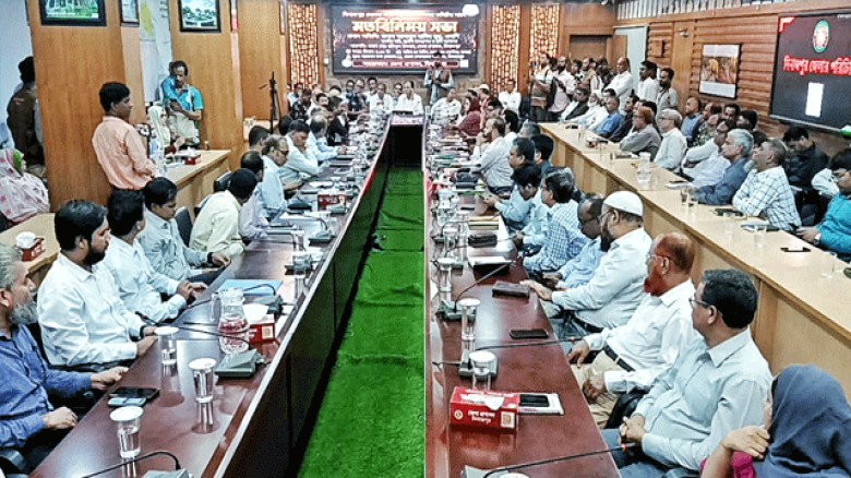 দিনাজপুরে আইনশৃঙ্খলা পরিস্থিতি জোরদার করার আহ্বান-মন্ত্রী আসাদুল হাবিব দুলু।