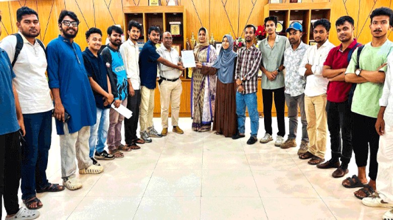 তেজগাঁও কলেজ সরকারিকরণের দাবিতে অধ্যক্ষ বরাবর স্মারকলিপি প্রদান।