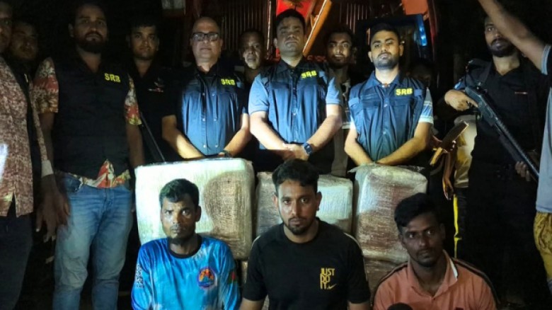 মোংলায় ৩ মণ  গাজাসহ ৩ জনকে আটক করেছে এসআরবি-০৬