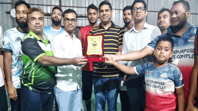 দিনাজপুরের ফুলবাড়ীতে ইউএনও এসিল্যান্ডকে বদলিজনিত বিদায় সংবর্ধনা।